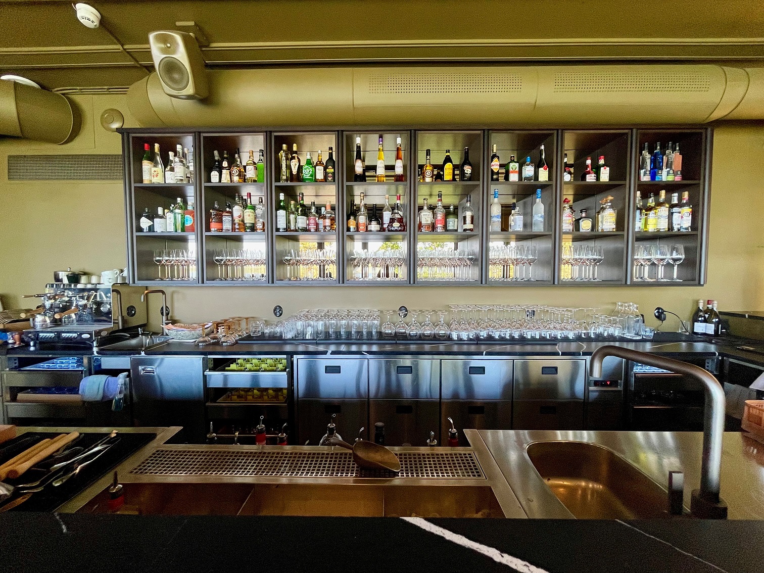 Perfecta Storkök Bar och kylbänkar hos Vår Gård