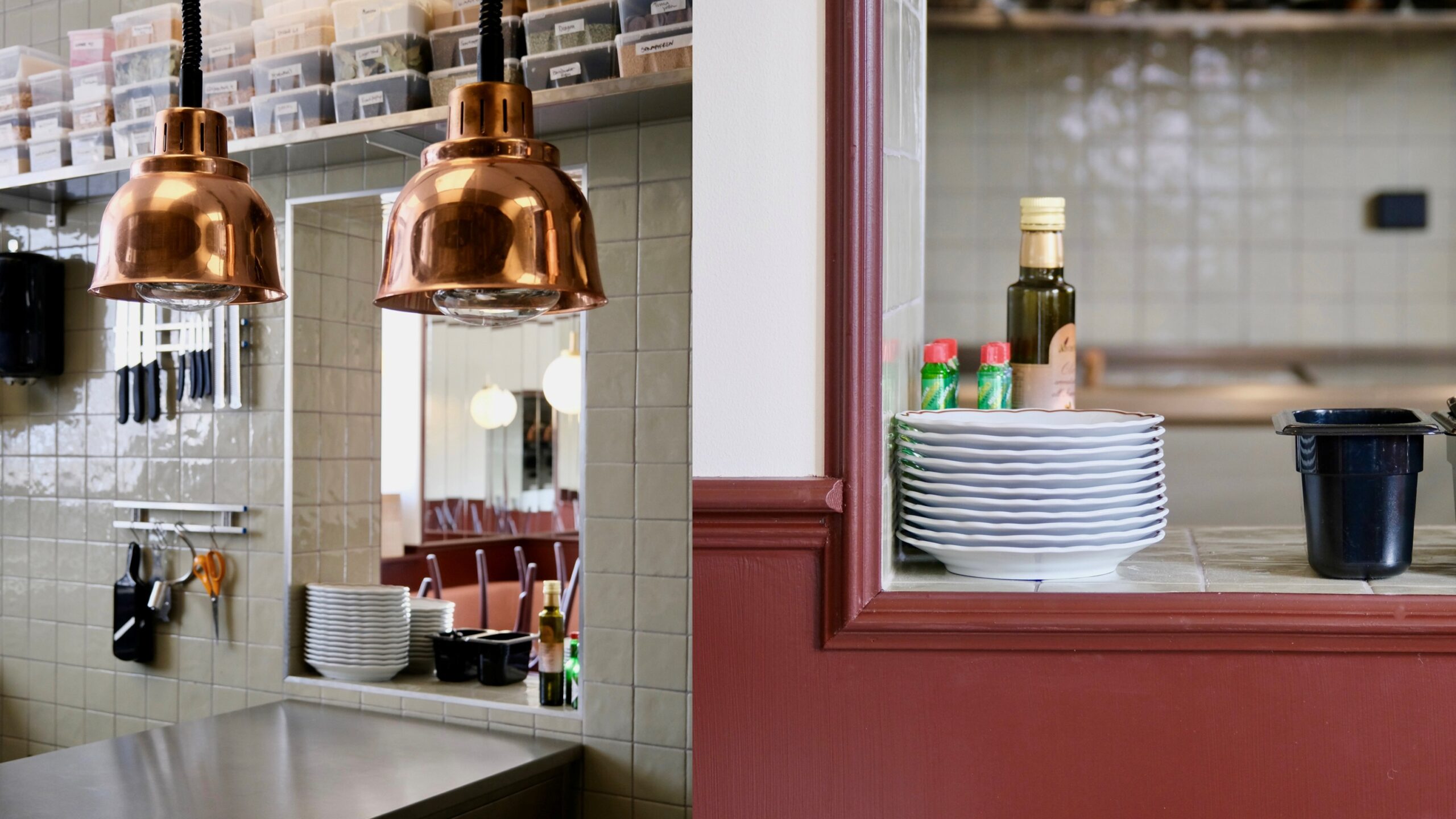 Värmelampor i luckan på Restaurang Ygbergs i Bromma