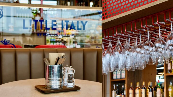 Littte Italy by Pontus Frithiof på Arlanda Terminal 5