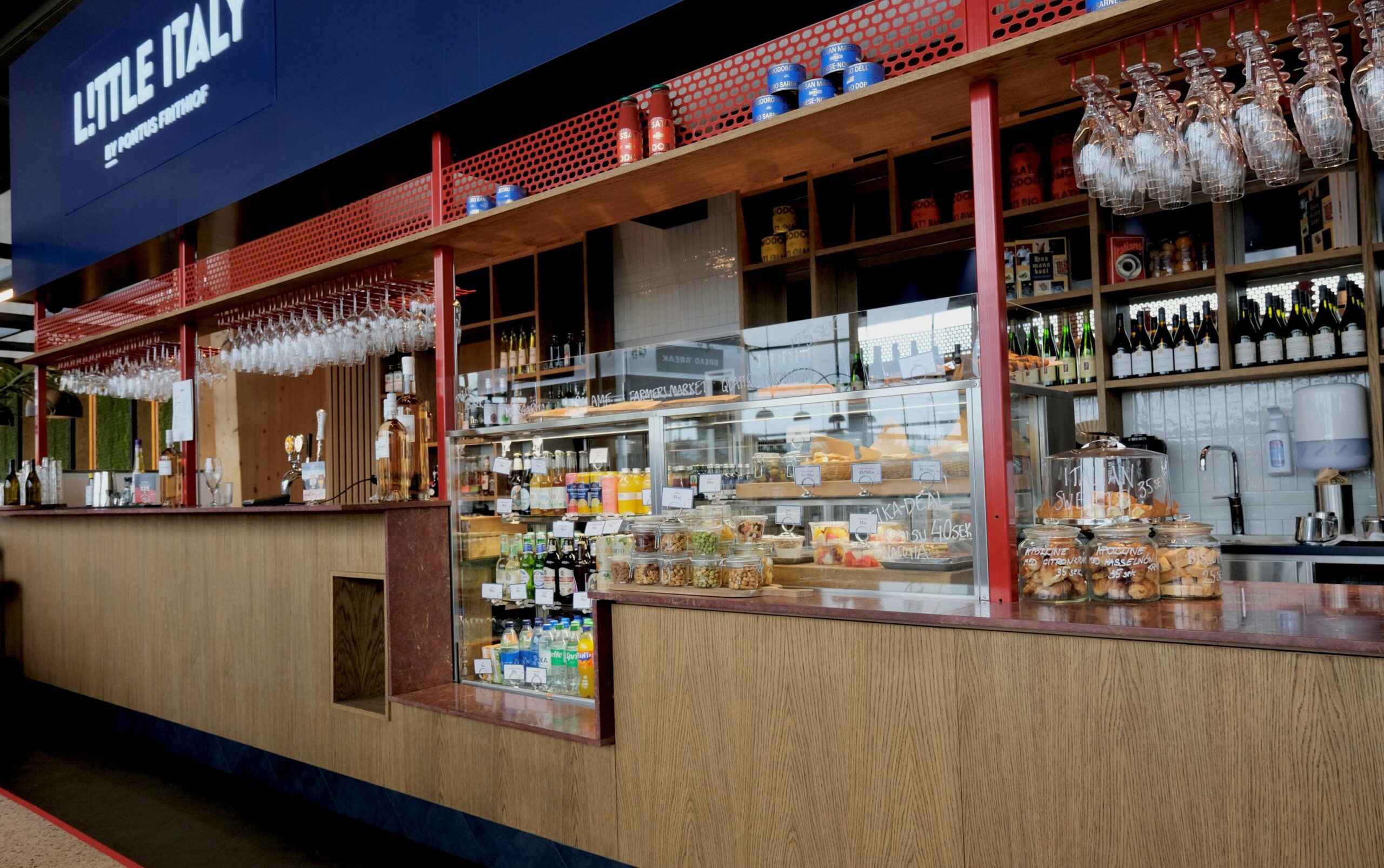 Littte Italy by Pontus Frithiof på Arlanda Terminal 5