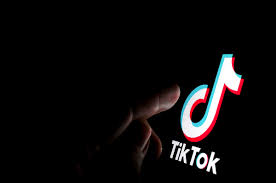 FÖLJ OSS PÅ TIKTOK